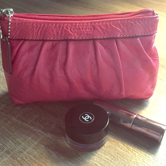 Coach Handbags - 🍃Small Coach Patent Leather Pouch/Cosmetics Bag